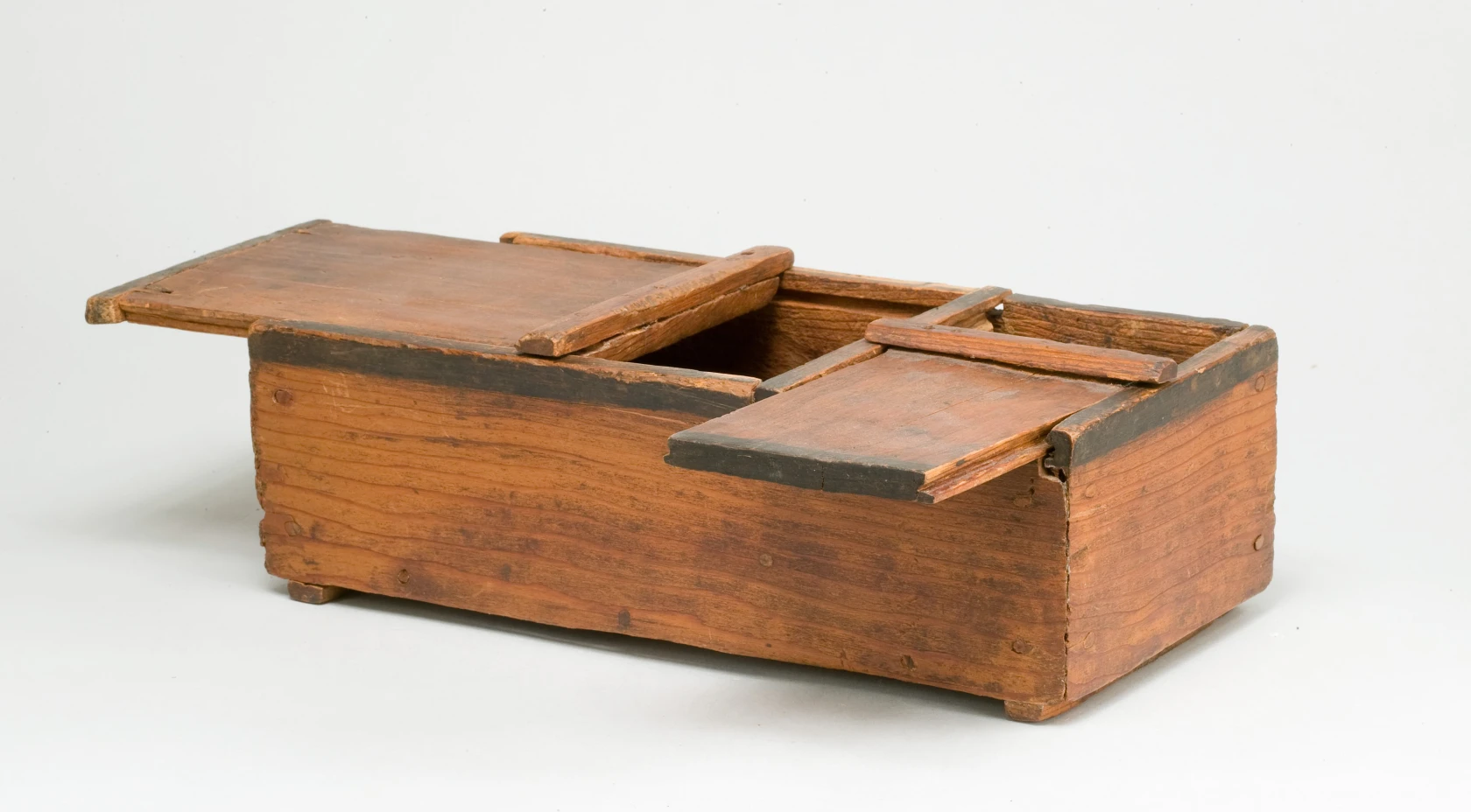 jewelry_box_met_25.3.255_side_view_2.jpg